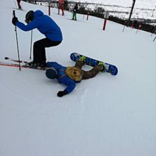 R&ouml;dkullen: Fallen snowboard&aring;kare blir teabagad o.