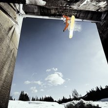 Droppar ut fr&aring;n damm luckan i Ulls&aring;k.. Foto: Kristoffer Andersson. &Aring;kare: Johan Lund.