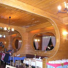 H&auml;rlig interi&ouml;r p&aring; hotellet i Dizin. Minns ni M. Foto: Pierre Andihn. &Aring;kare: Hotell.