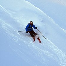 Dagens sista &aring;k i svagt ljus fr&aring;n en dalande feb. Foto: Jonas Emilsson. &Aring;kare: Magnus Nilsson.