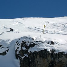 Skylten visar hur farligt det &auml;r att kl&auml;ttra upp. &Aring;kare: Erik Rasmusson.