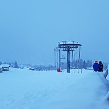Sn&oslash;en lavar ned - pomaheisen og barnetrekket g&aring;r.