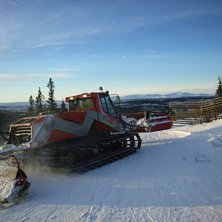 N&auml;ra Pistmaskinen i morgonsolen. Foto: Daniel &Aring;kerstr&ouml;m. &Aring;kare: Pistmaskin.