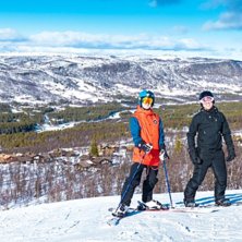 Dr&oslash;mmev&aelig;r og dr&oslash;mmep&aring;ske
Sola skinner fra en k.