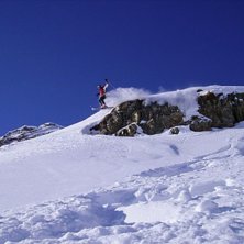 Ovanf&ouml;r La Sache dalen. Ett litet 2meters drop. Foto: andreas jansson. &Aring;kare: alexander engvall.
