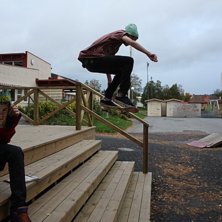 chill vid skolan. Foto: Lucas Jaktlund. &Aring;kare: Emil &Ouml;sterberg.