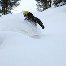 Nok en pudderdag ved Namdals folkeh&oslash;gskole i Gron. Foto: Kurt Are Lona. &Aring;kare: Baldur Sn&aelig;r Svensson.