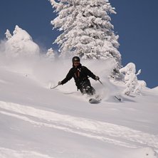 Jonas surfar.... Foto: Erik Dedering. &Aring;kare: Jonas Lengquist.