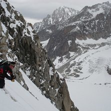 NNE Courtes i flatljus och solbriller. Hoppsan, me. Foto: Fredrik Fjortis.. &Aring;kare: David Sandberg.