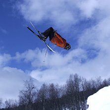 Han kom, han s&aring;g, han segrade... Han hoppade en g. Foto: Mattias Pettersson. &Aring;kare: Erik Lundgren.