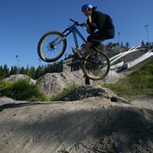 barspin i litet hopp. Foto: oskar lundmark. &Aring;kare: Erik S&ouml;rstam.