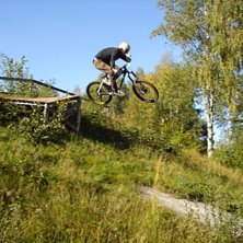 H&ouml;gfartsdrop en fin septemberdag. Foto: Peter Chumba. &Aring;kare: Johan Ebbinger.
