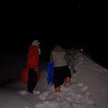 Jag s&auml;tter backflip p&aring; tefat, vad s&auml;tter du?. Foto: Maja Enerskog. &Aring;kare: Isabelle, Josefin, Kristin.