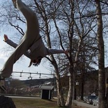 jag g&ouml;r en Butter fly Twist ner fr&aring;n en sten i �. Foto: Dan Per-Villhejm. &Aring;kare: Vincent freiman.