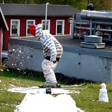 hitta en gammal bild p&aring; jonas.. Foto: Mikael Sipuri. &Aring;kare: Jonas Hjohlman.