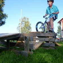 cykladde lite=). Foto: niklas prestberg. &Aring;kare: rasmusedfalk.