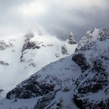 Looking forward to make first descents in this pea. Foto: Olav Solberg.