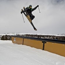 Niklas gapar railet.. Foto: Robin Todor. &Aring;kare: Niklas H&ouml;iem.