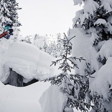 Efter en l&aring;nghelgs sn&ouml;storm med bara n&aring;gra lift. Foto: Marcus R&ouml;nne. &Aring;kare: Constatine Gasser.