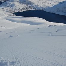 Ned fra toppflanken p&aring; Buren. De fleste kj&oslash;rer l. Foto: Per Hasvold.