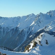 Vacker utsikt guran! Gustav st&aring;r p&aring; skidor i mit. Foto: Alfred bols&ouml;y. &Aring;kare: Gustav karlsson.
