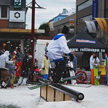 Rollin&amp;#039; Snow Railjam 2010

Fler bilder:. Foto: Emil Rockl&ouml;v. &Aring;kare: Gustav Kindgren.