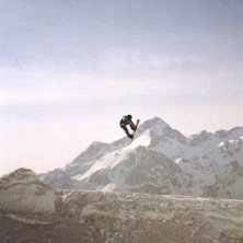 Innan Bettaforca-liften finns en sk&ouml;n ravin. En p. Foto: Johan Richloow. &Aring;kare: David Karlsson.