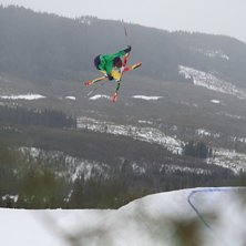 sw cork 5 men n&aring;n sorts tweakad nose mute. Foto: Julius Aspman. &Aring;kare: Maximilliam Smith.