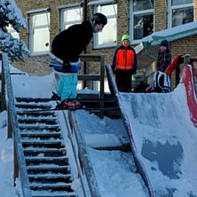 Tr&auml;rail to fakie. Foto: Jon Axelsson. &Aring;kare: Eric Johansson.