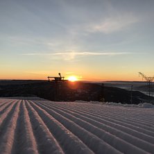 Trenger vi &aring; si noe mer?
Vi holder &aring;pent fra kl .