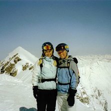 Louise och jag uppe p&aring; toppen i Sporten. Foto: Ok&auml;nd. &Aring;kare: Louise och Lena.