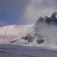 Linjen till h&ouml;ger &auml;r p&aring; glaci&auml;ren. Linjen till. Foto: Mattias Skantz.