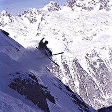 N&auml;r man har Japanska plastkn&auml;n f&aring;r andra hoppa . Foto: Patric Holm. &Aring;kare: Calle Norinder.