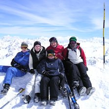 G&auml;nget p&aring; h&ouml;gsta toppen i Val d&amp;#039; Isere. Foto: Ful tysk. &Aring;kare: Jonas Eklind, Joel Denisson, Ida Uhr, Elind Berner, Sara Andersson.