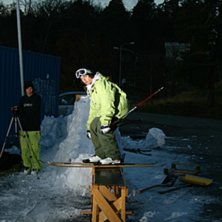 Erik railar p&aring; en rail och David is a happy fool.. Foto: Simon Berggren. &Aring;kare: Erik Stigenius.