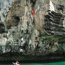 Deepwater soloing. 
Heldags tur inkl. guide, mat . Foto: Jon Larsson. &Aring;kare: Jessica Leander + ok&auml;nda.