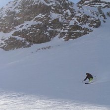 Johan surfar p&aring;. Synd att han inte har kommit ut . Foto: Carl Lannerstad. &Aring;kare: Johan Hasslow.