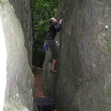 Full fokus p&aring; n&auml;sta grepp.. grymt sv&aring;rt 6c. Den. Foto: Ameli Hellner. &Aring;kare: j.sturesson.