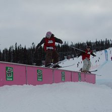 Railing tillsammans med Kussen p&aring; Jibbacademy. Foto: Mats H&auml;gglund. &Aring;kare: P&auml;r H&auml;gglund &aring; Kussen K&aring;De.