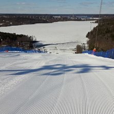 Ensam i perfekt backe.
Finns det inga skid&aring;kare .