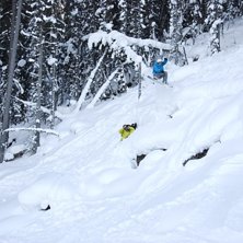 Spinner ut fr&aring;n en liten &amp;quot;klippa&amp;quo. Foto: Amelie Johnsson. &Aring;kare: Emil Rydell.