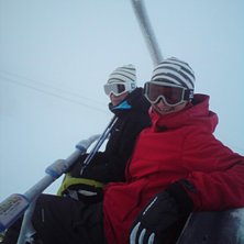 Sitter i Gustavs liften. Foto: Joakim Magnusson. &Aring;kare: Marcus Andersson &amp;amp; Mattias Andersson.