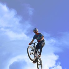 Arvid tar luft i S&auml;len Bike Park. Foto: Mattias Juninger. &Aring;kare: Arvid.