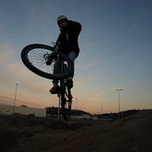 Hampe drar en x-up p&aring; tp hoppet ;D. Foto: Henrik Jansson. &Aring;kare: Hampus Eklund.