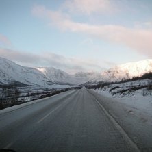 Foto: My Lindsj&ouml;. &Aring;kare: My och Sara i bilen.