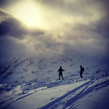 Skiiers left or right?.