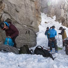 Nedanf&ouml;r insteget till Valle Perduta packas rep o. Foto: Axel Adolfsson.
