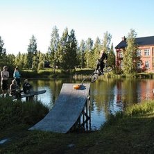 vi badade en varm dag . Foto: Niclas Wikblom. &Aring;kare: Jag.