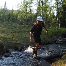 L&ouml;pning i kv&auml;llssol.. Foto: Martin Alzen. &Aring;kare: Martin Alzen.