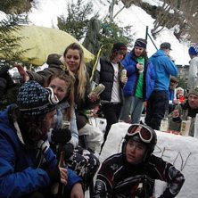 Linda byggde en sn&ouml;-bar, den sk &amp;quot;Bharen&. Foto: en massa bummare.